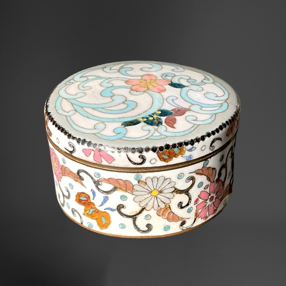 🌺Rare Antique Enamel Trinket Box - Picture 7 of 14